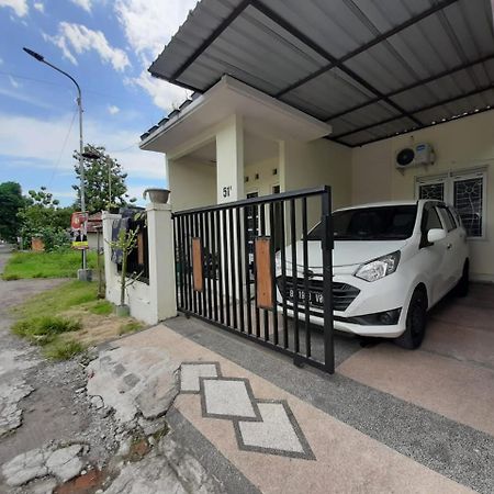 Okj Homestay Syariah Gondowulung Exterior foto